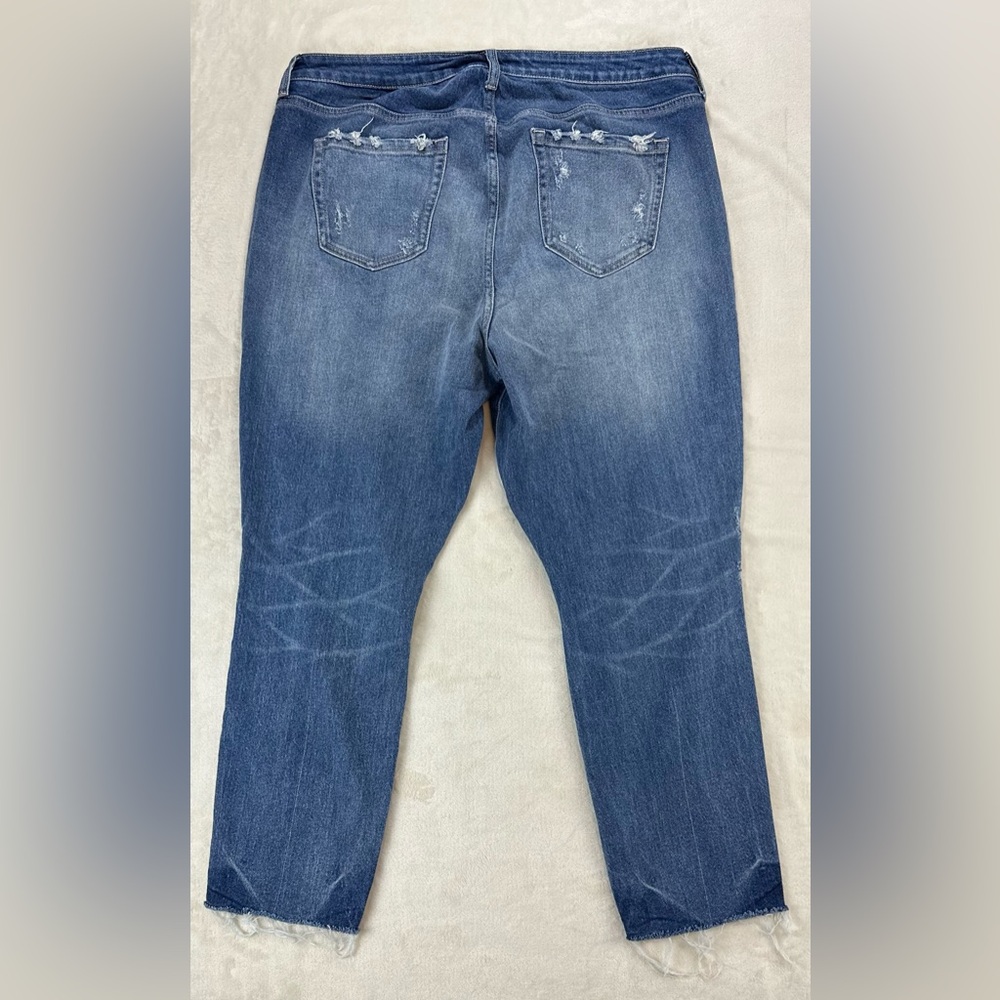 Torrid Women’s Plus size Distressed Frayed Hem‎ Jeans – Medium Wash - Picture 7 of 15